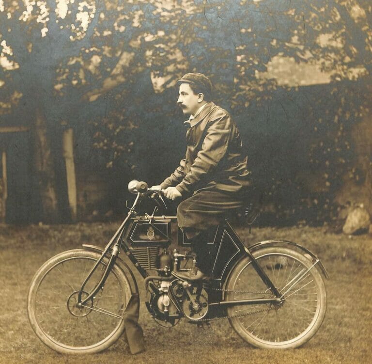 1903 Water cooled chain driven model.