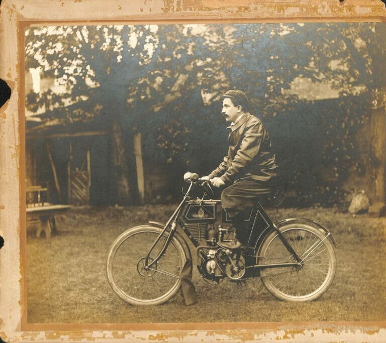1903 Water cooled chain driven model.