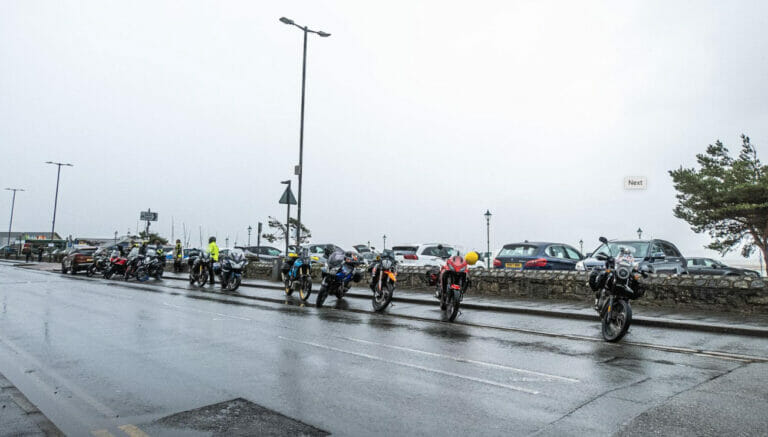 A wet seaside lunch stop